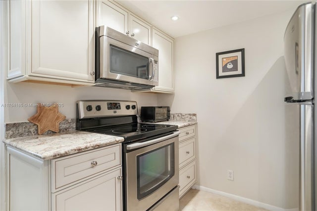 3 of 43 - 614 Executive Center Dr 102, West Palm Beach, FL