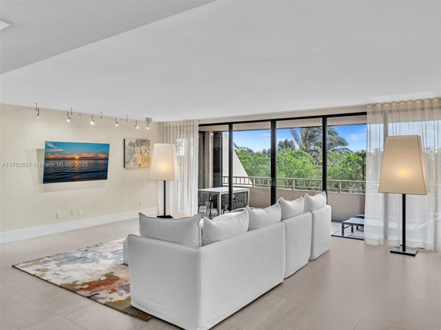 4 of 49 - 11113 Biscayne Blvd 253, Miami, FL