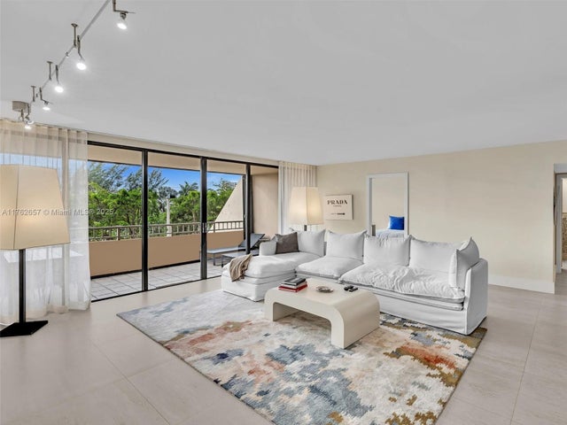 5 of 49 - 11113 Biscayne Blvd 253, Miami, FL