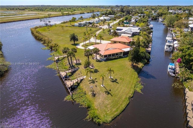 1 of 40 - 1107 E Anchor Lane, Moore Haven, FL