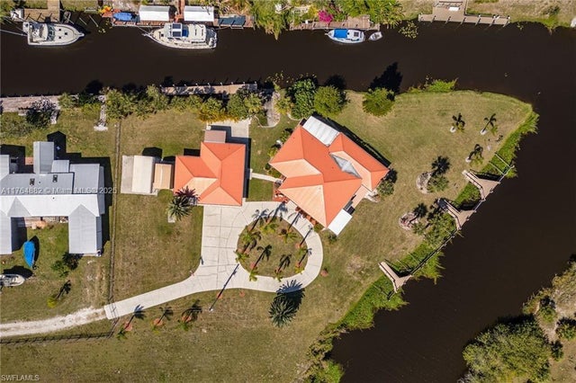 2 of 40 - 1107 E Anchor Lane, Moore Haven, FL