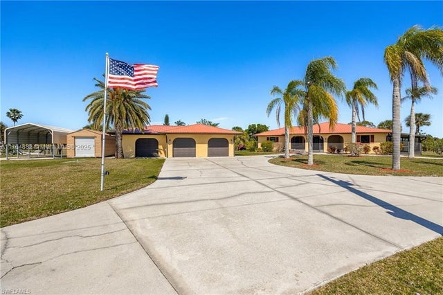 4 of 40 - 1107 E Anchor Lane, Moore Haven, FL