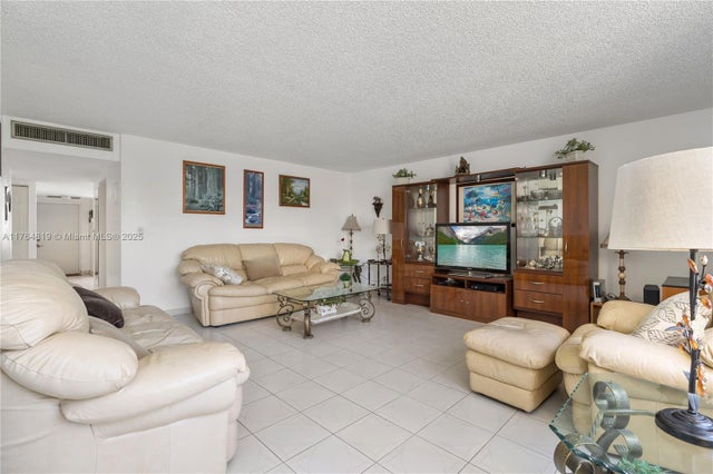 4 of 32 - 20401 Ne 30th Ave 416-8, Aventura, FL