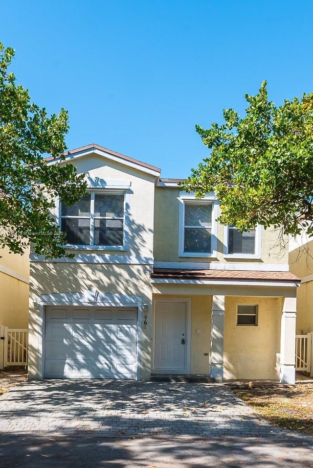 1 of 26 - 961 Sw 15th St, Deerfield Beach, FL