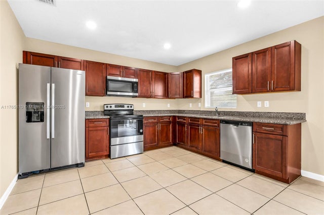 2 of 26 - 961 Sw 15th St, Deerfield Beach, FL
