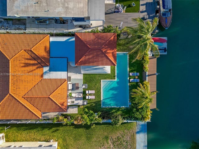 1 of 75 - 7770 Hawthorne Ave, Miami Beach, FL