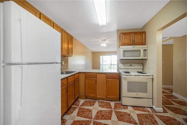 2 of 13 - 15205 Ne 6th Ave D111, Miami, FL