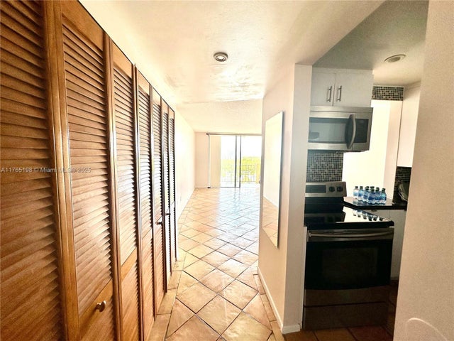 4 of 19 - 2350 Ne 135th St 1101, North Miami, FL