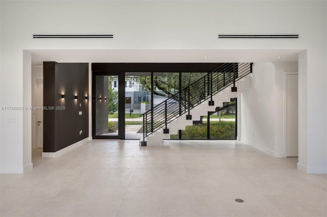 2 of 35 - 5921 Sw 84th St, South Miami, FL