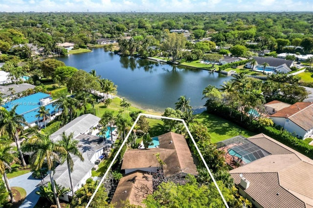 4 of 33 - 13575 Sw 72nd Ave, Pinecrest, FL