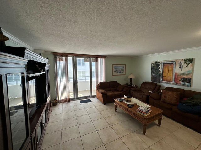 3 of 23 - 5555 Collins Ave 15c, Miami Beach, FL