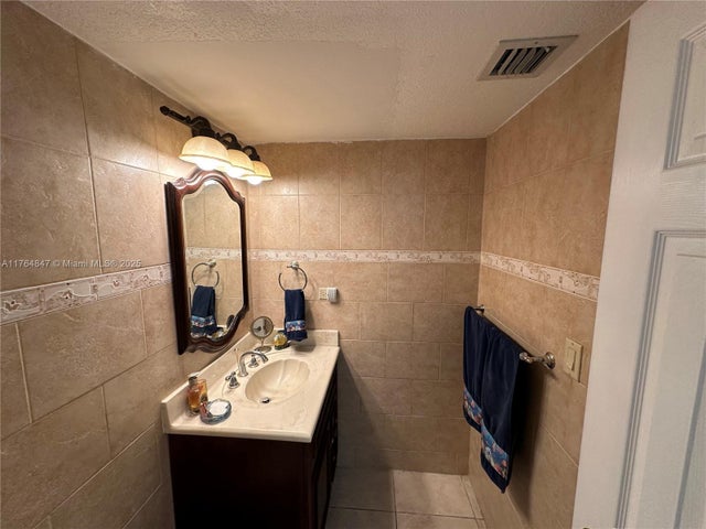 5 of 23 - 5555 Collins Ave 15c, Miami Beach, FL
