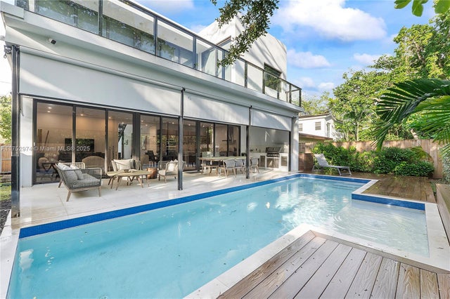 1 of 39 - 3664 Oak Ave, Miami, FL