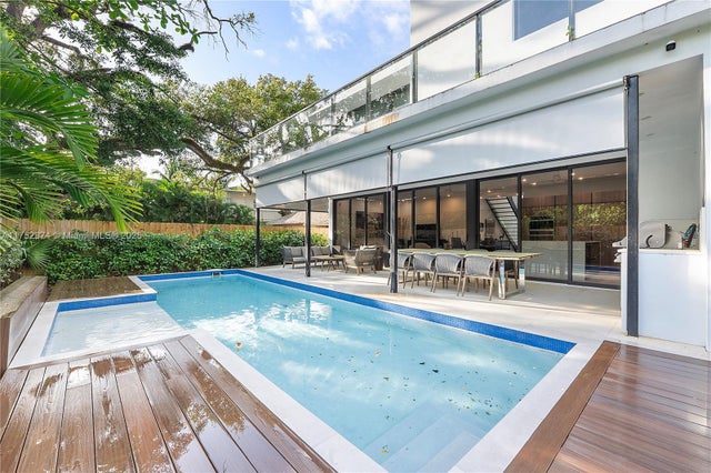 4 of 39 - 3664 Oak Ave, Miami, FL