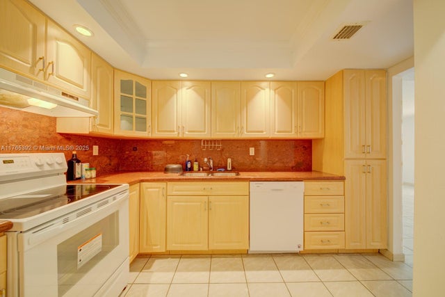 5 of 43 - 1623 Collins Ave 512, Miami Beach, FL