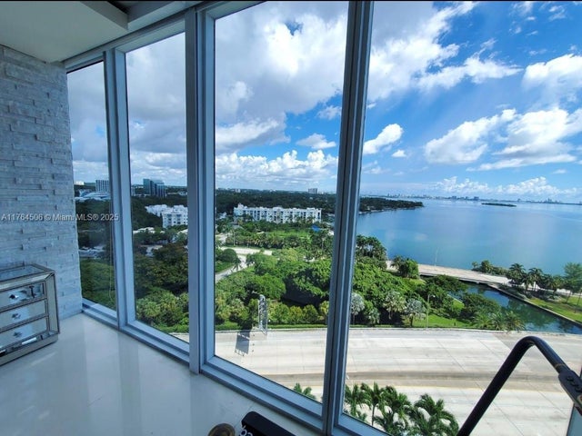 4 of 14 - 601 Ne 36th St 1310, Miami, FL