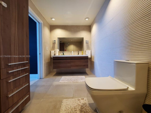 5 of 14 - 601 Ne 36th St 1310, Miami, FL