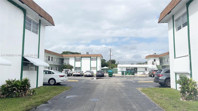 4 of 33 - 2225 Polk St 6b, Hollywood, FL