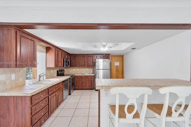 4 of 32 - 825 Nw 8th Ave, Dania Beach, FL
