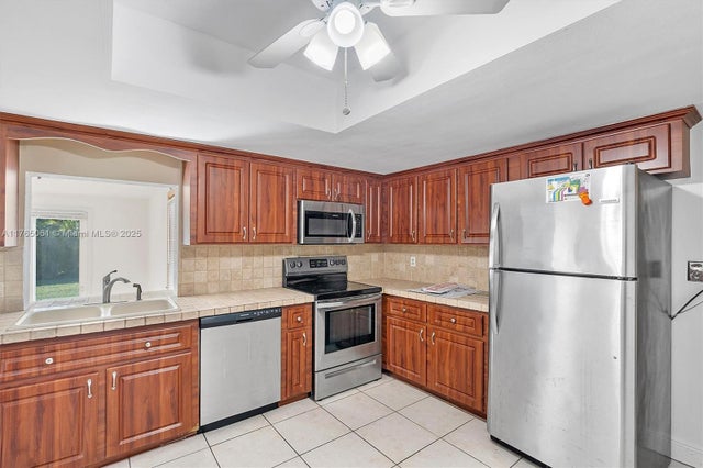 5 of 32 - 825 Nw 8th Ave, Dania Beach, FL