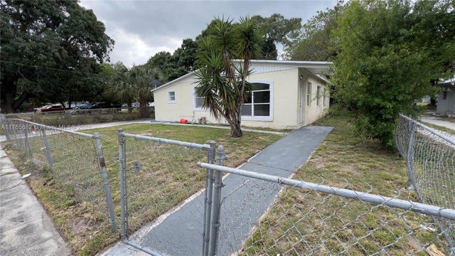 1 of 30 - 607 N 19th St, Fort Pierce, FL