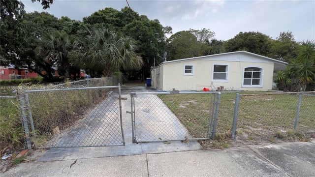 3 of 30 - 607 N 19th St, Fort Pierce, FL