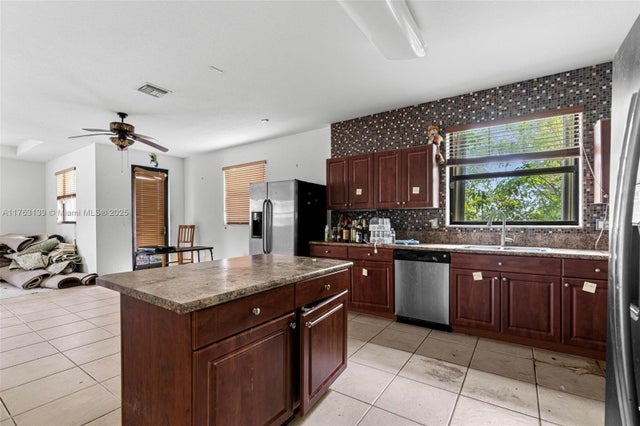 2 of 24 - 601 Se 37th Pl, Homestead, FL