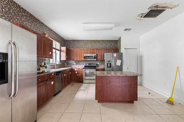 3 of 24 - 601 Se 37th Pl, Homestead, FL