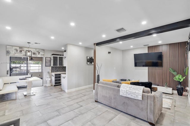 4 of 29 - 85 Ne 171st Ter, North Miami Beach, FL