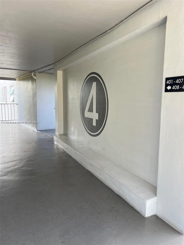 4 of 31 - 4800 Hillcrest Ln 402, Hollywood, FL