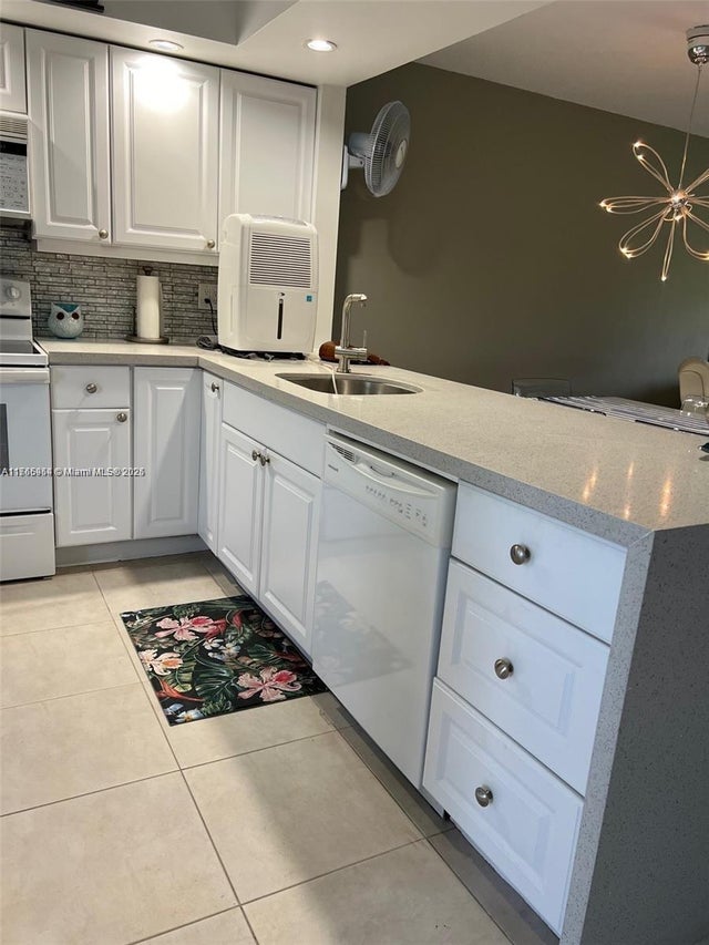 5 of 31 - 4800 Hillcrest Ln 402, Hollywood, FL