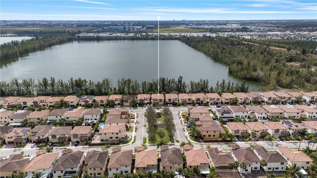 4 of 41 - 9910 Nw 86th Ter, Doral, FL