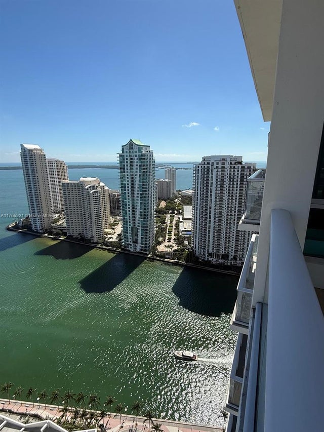 1 of 30 - 300 S Biscayne Blvd 3716, Miami, FL