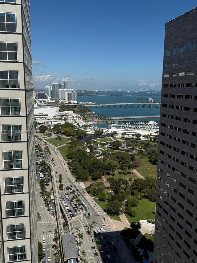 3 of 30 - 300 S Biscayne Blvd 3716, Miami, FL