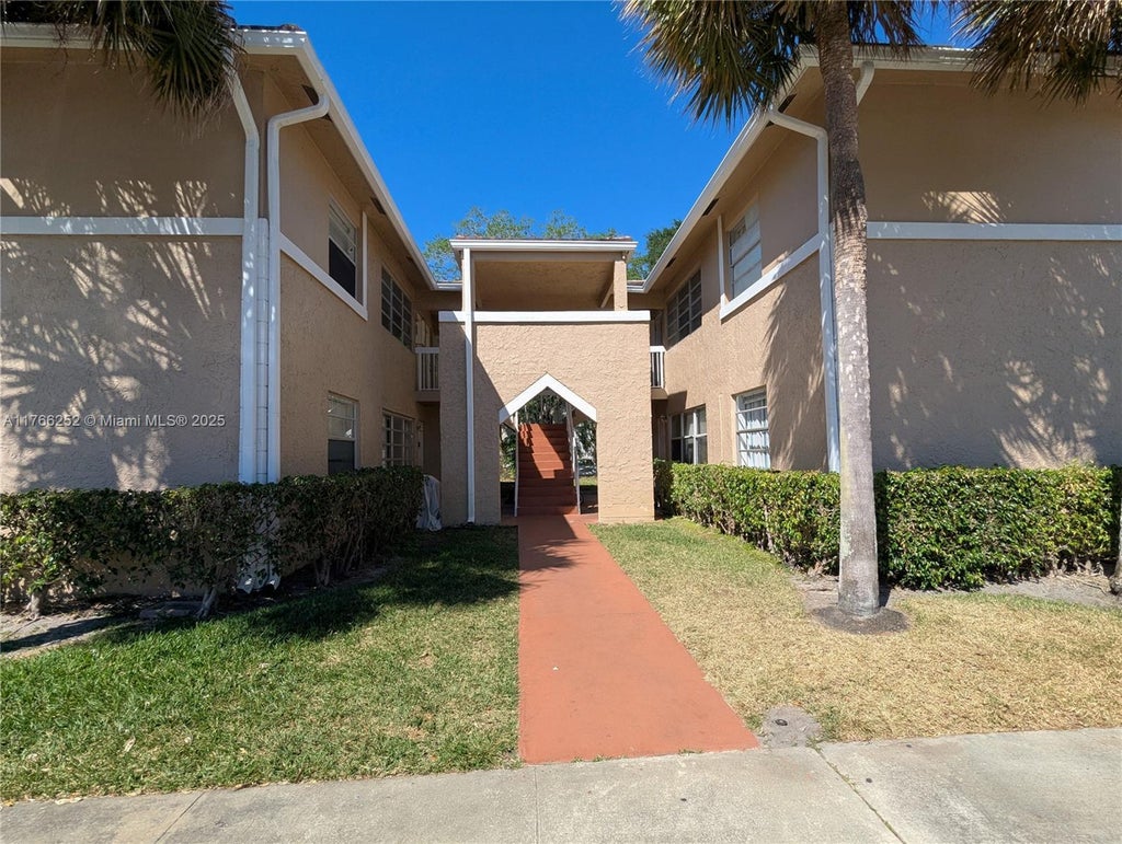 836 Twin Lakes Dr 19-b, Coral Springs