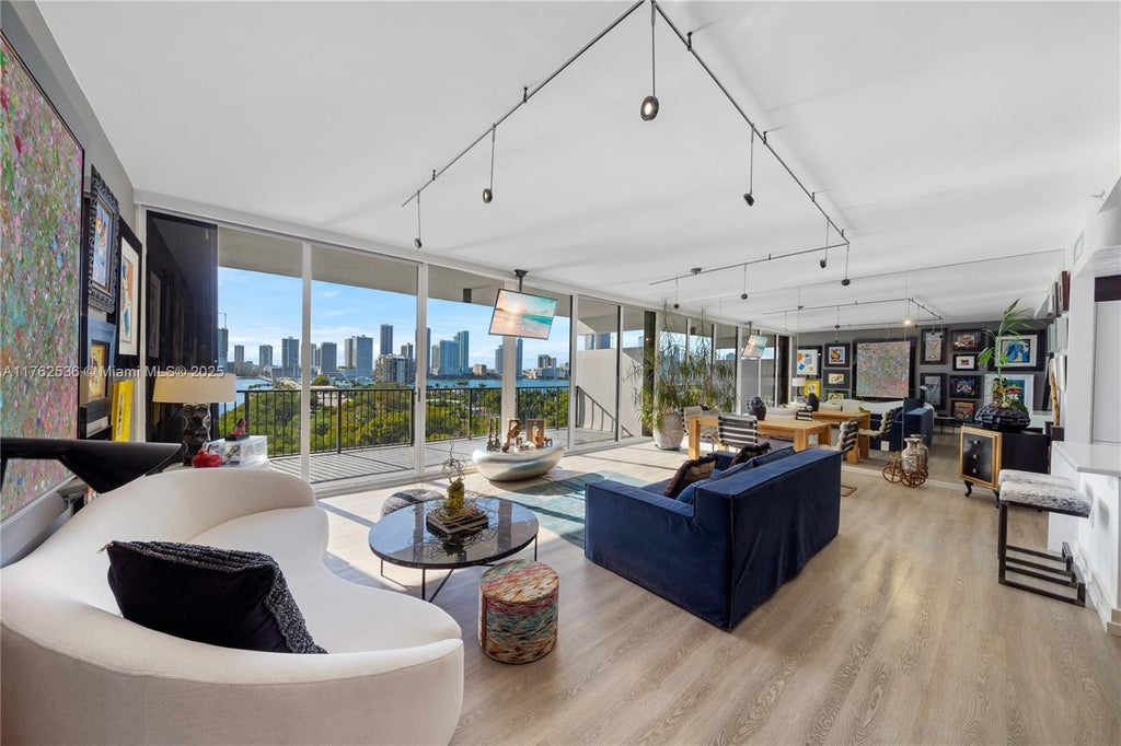 1000 Venetian Way 810, Miami