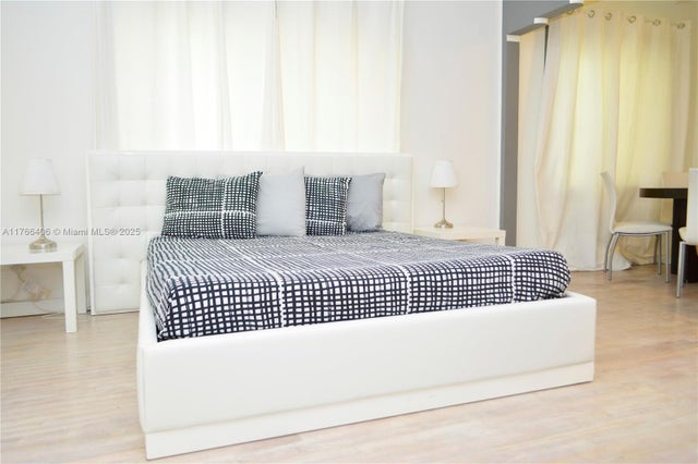 4 of 8 - 1021 Euclid Ave 5, Miami Beach, FL