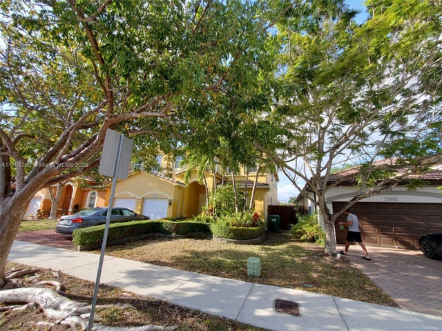2 of 34 - 11009 Nw 80th Ln, Doral, FL