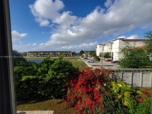 5 of 34 - 11009 Nw 80th Ln, Doral, FL