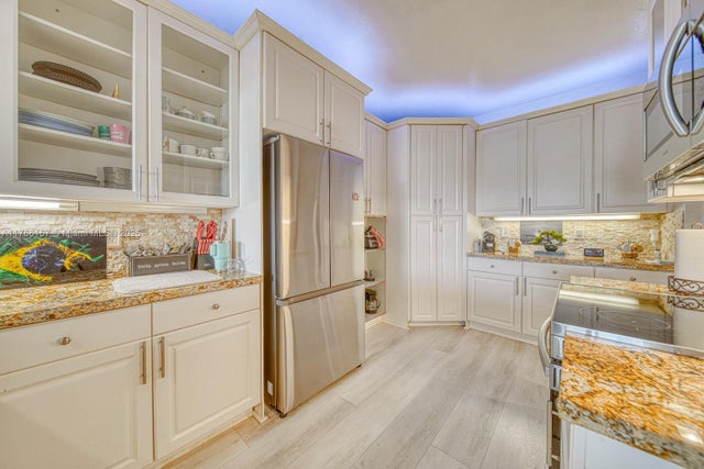 1 of 34 - 10700 Nw 66th St 309, Doral, FL