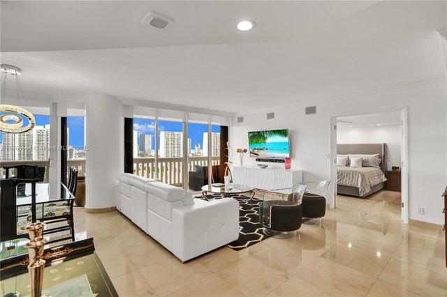 3 of 76 - 1000 Island Blvd 2107, Aventura, FL