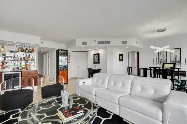 4 of 76 - 1000 Island Blvd 2107, Aventura, FL