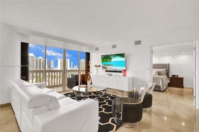 5 of 76 - 1000 Island Blvd 2107, Aventura, FL