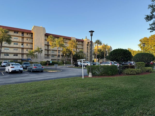 4 of 31 - 3836 Via Poinciana 604, Lake Worth, FL