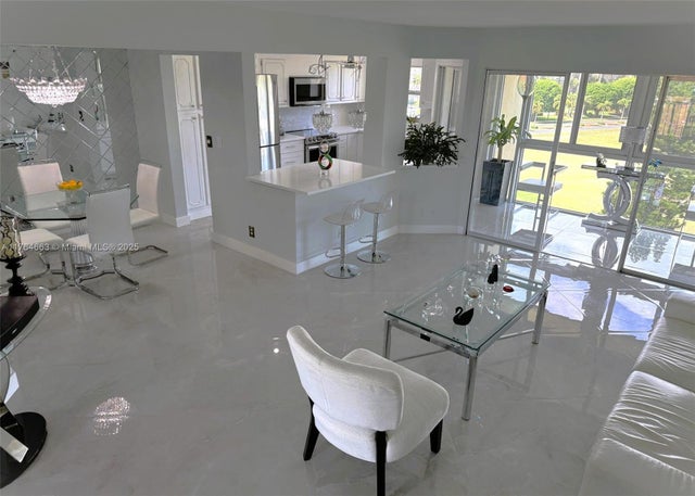 5 of 31 - 3836 Via Poinciana 604, Lake Worth, FL