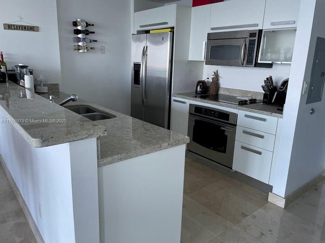 4 of 26 - 601 Ne 36th St 1311, Miami, FL