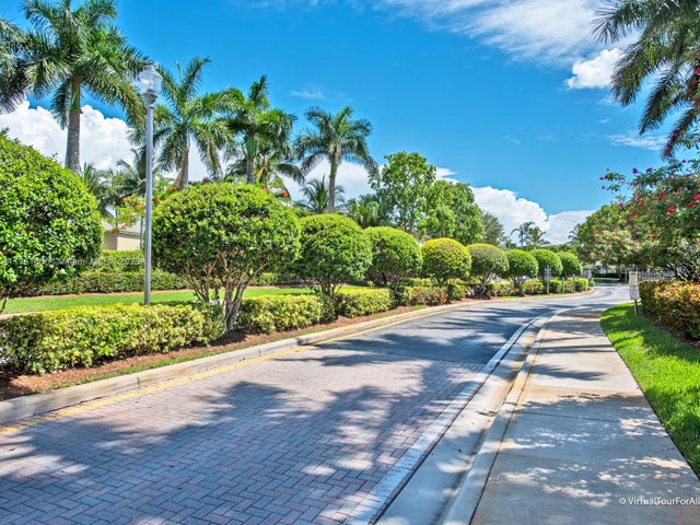2 of 44 - 2094 Hacienda Ter 2094, Weston, FL