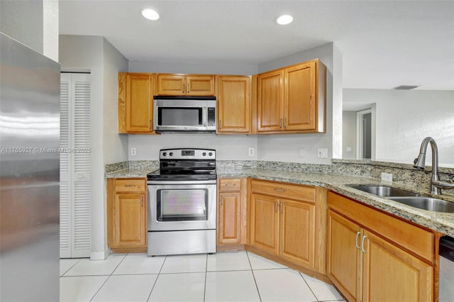 4 of 24 - 421 Bermuda Springs Dr, Weston, FL
