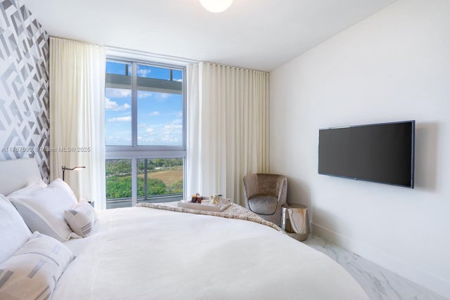 4 of 37 - 2000 Metropica Way 1810, Sunrise, FL