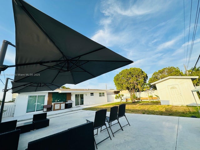 1 of 24 - 8320 Taft St, Pembroke Pines, FL